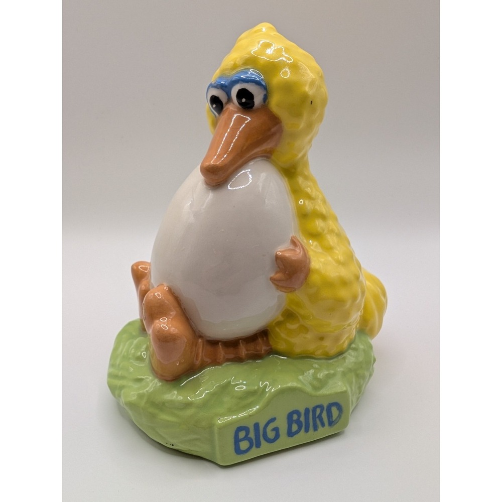 Vintage 1970's Era Sesame Street Big Bird Holding An Egg Ceramic Kitschy Decor